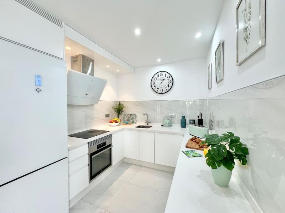 Welcome To Villa Bali A Luxurious Modern Getaway Los Cristianos  Exteriér fotografie